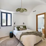 Vilaa Isa Beautiful And Trullo In