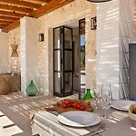 Vilaa Isa Beautiful And Trullo In Vila Ostuni