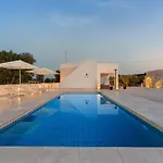 Vilaa Isa Beautiful And Trullo In Ostuni