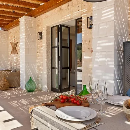 Vilaa Isa Beautiful And Trullo In Villa Ostuni