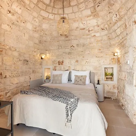 Vilaa Isa Beautiful And Trullo In Остуни